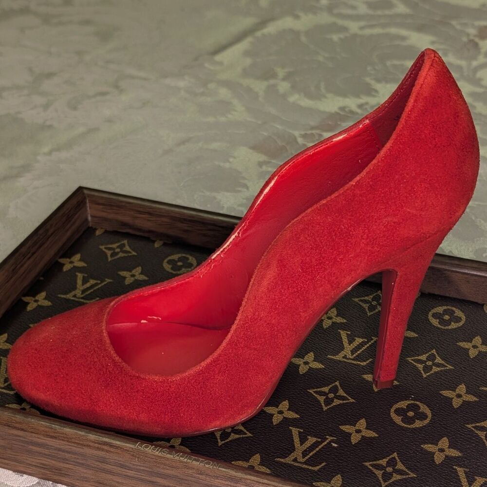 Kelsi Dagger Suede Pump Heels Red Solid Round Toe Stiletto Slip On 7.5.